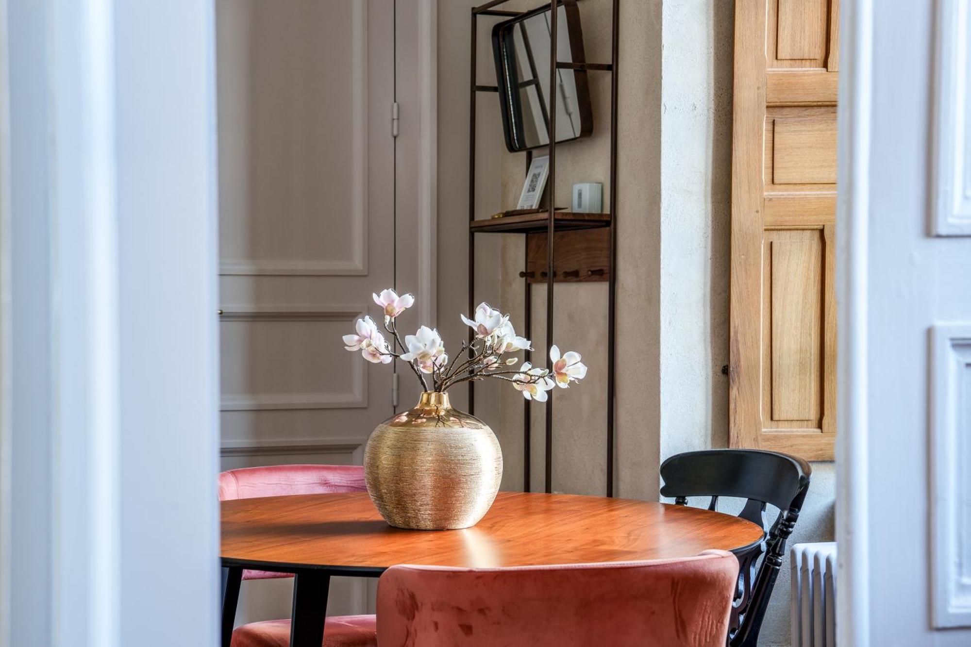 Appartement Raffine Vue Cathedrale, Jardin, Wifi Тур Экстерьер фото